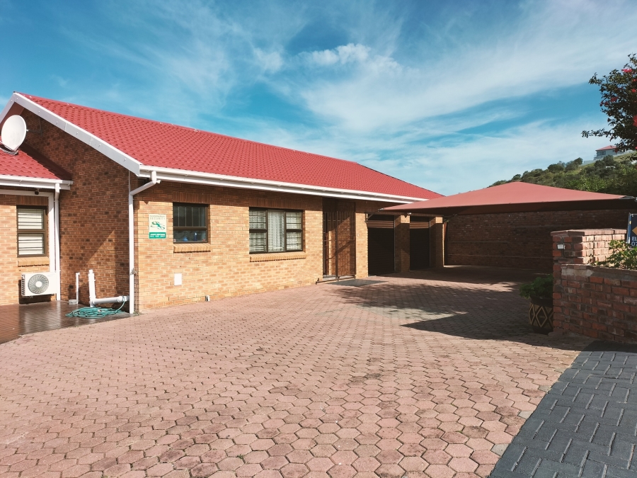 6 Bedroom Property for Sale in Grootbrakhoogte Western Cape